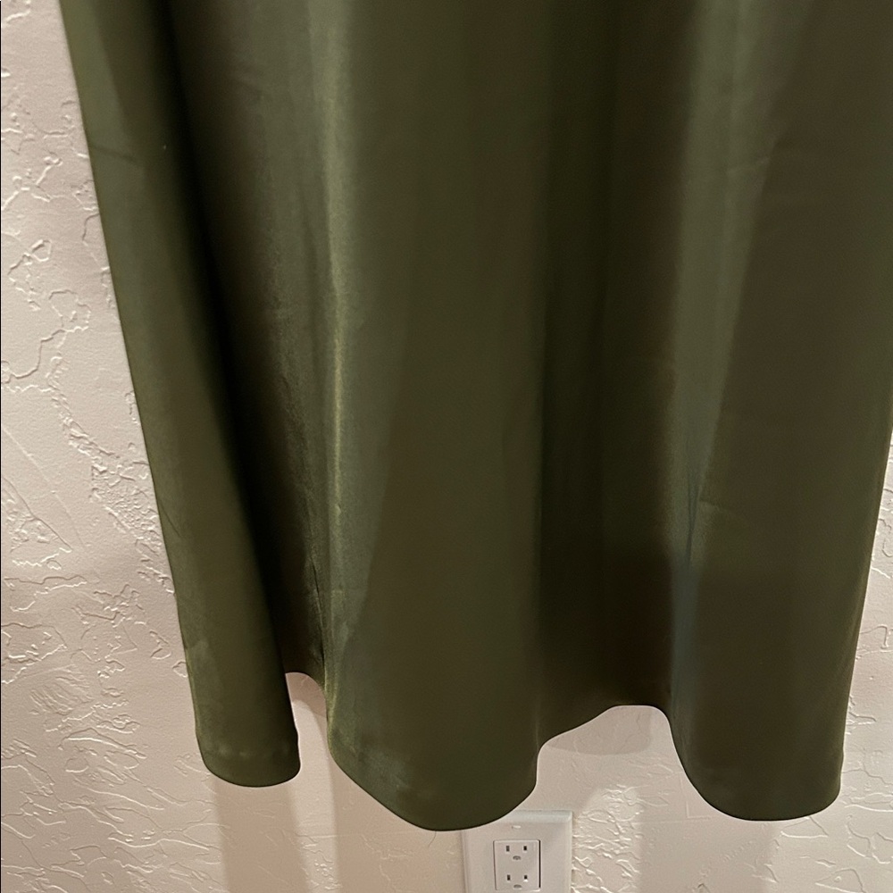 Elegant Green Sleeveless Dress - Picture 4 of 4